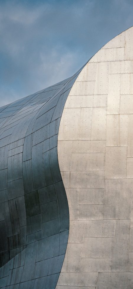 游戏库 App 筛选面板界面，类型、平台、年份三个维度的标签并排可选，已选项高亮显示